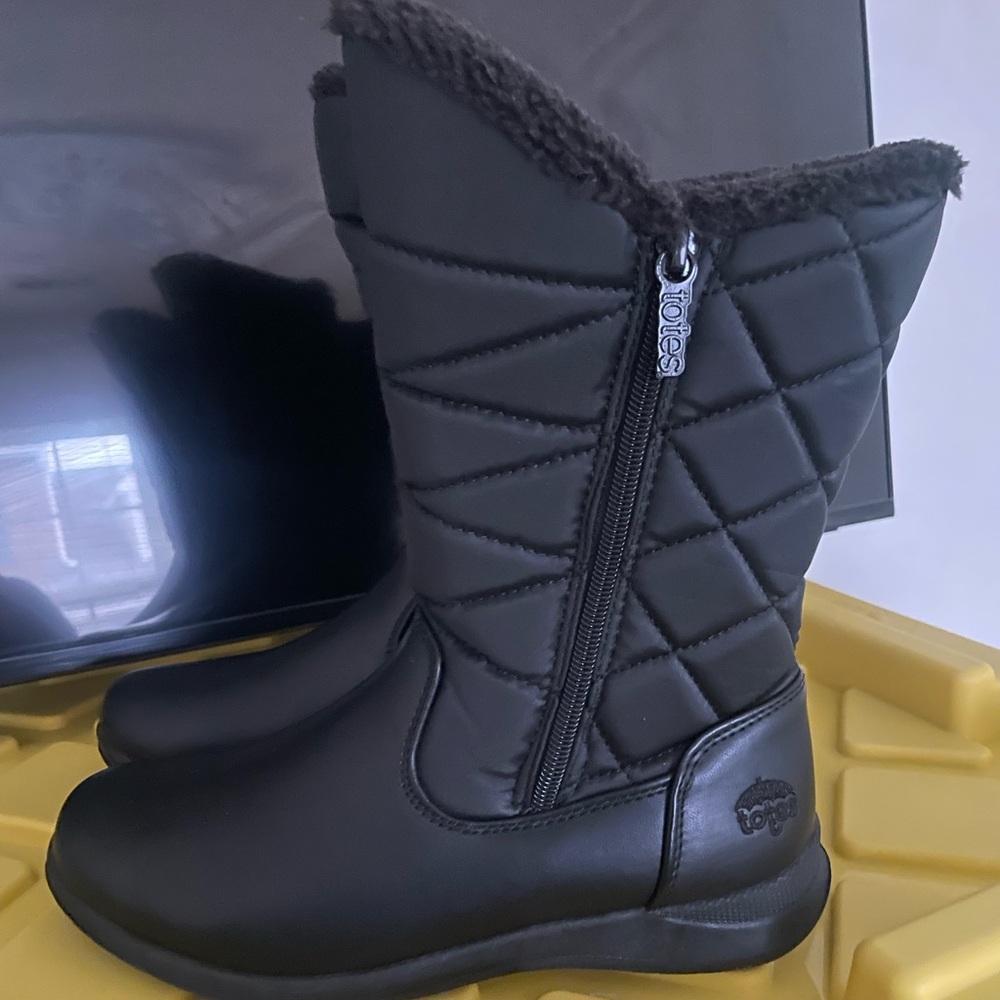 Totes Black Quilted Boots with Side Zipper